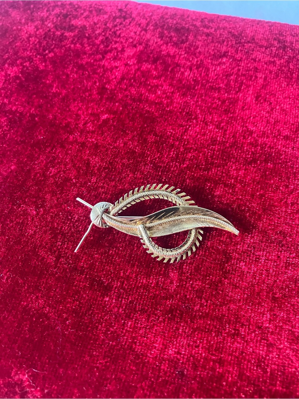 14kt Yellow Gold Stylish Elegant Feather Brooch Pin 4.3g Italy Hallmark